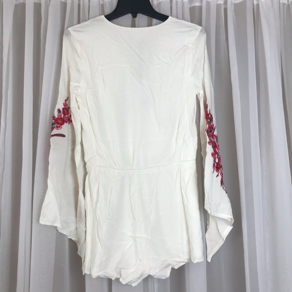 NWT Floral Long Bell Sleeve Romper Sz S - Picture 5 of 6
